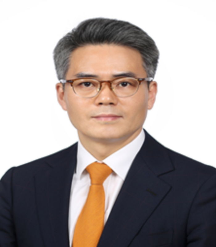 54억 대출받아 ‘상가’ 매입한 이를 청와대 ‘반부패비서관’에 임명한 문 대통령