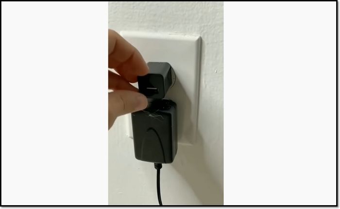 “만약 모텔서 ‘이 충전기’ 발견했다면 뒤도 돌아보지 말고 도망가야 한다”