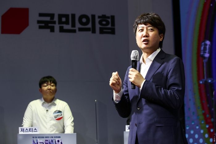 국민의힘 토론배틀서 ‘아나운서·변호사’ 제치고 8강 진출 성공한 고3 김민규