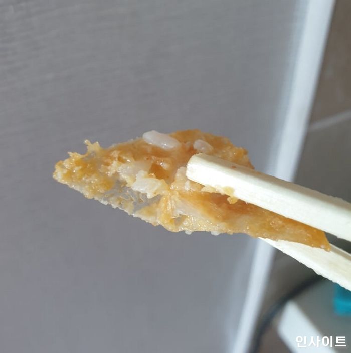 치킨 시킨 고객에게 ‘비닐 봉지’ 조각 튀겨 배달한 가게