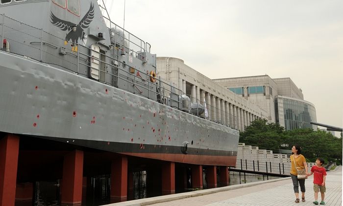 제2연평해전서 머리에 총 맞았고도 살아 돌아온 군인에게 주어진 잔혹한 임무