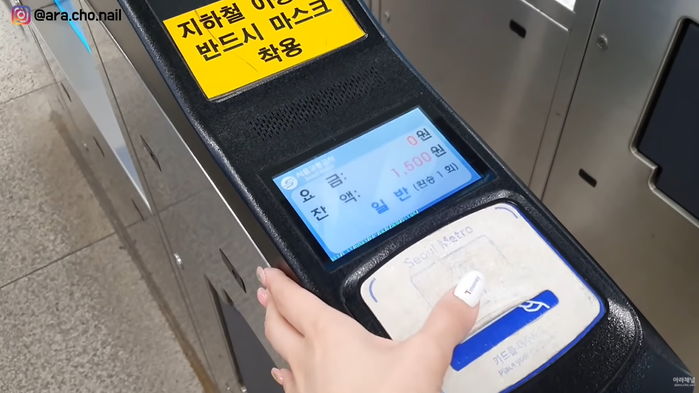 교통카드 들고 다니기 귀찮아 손톱에 ‘티머니칩 네일아트’ 한 프로 귀차니즘러 (영상)