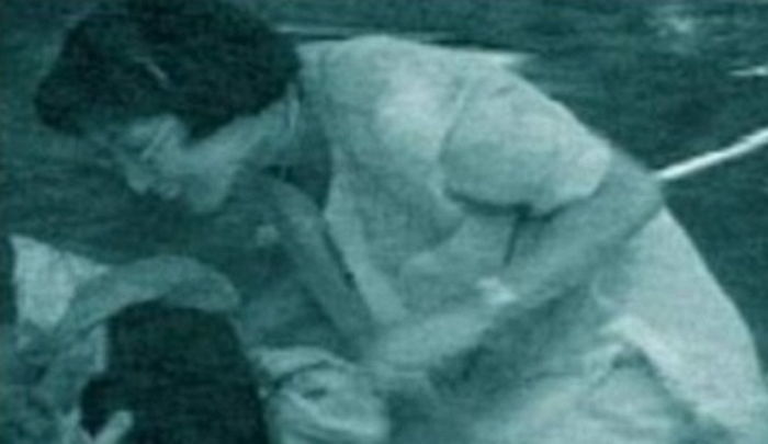 ‘삼풍백화점 붕괴 사고’ 현장서 보석+옷 훔쳐가며 행복한 미소지었던 여성