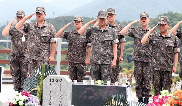 ‘제2연평해전’서 북한 포탄에 손가락 잘렸는데도 끝까지 나라 지킨 해군의 손