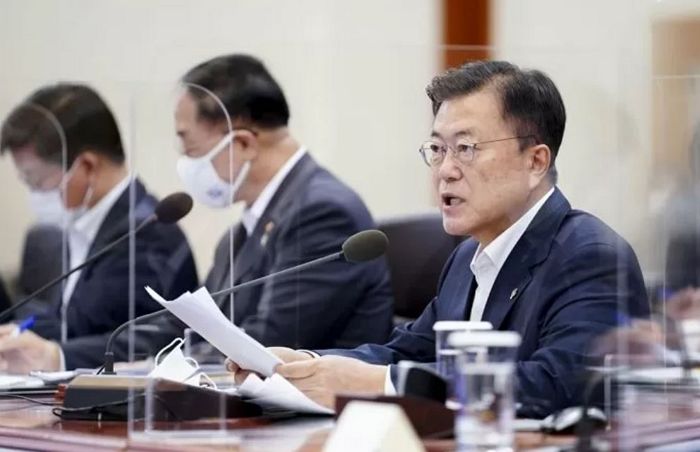 경찰, 문재인 대통령 ‘여적죄’ 혐의 수사 착수