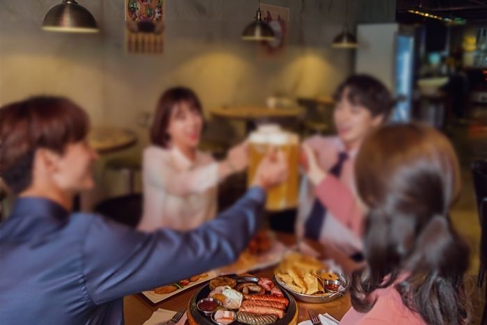 정부 “방역수칙 위반 반복되는 지역, 동일업종 ‘전체’ 운영 제한”