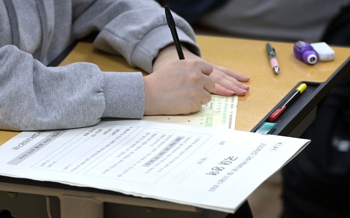 ‘화이자 백신’ 맞겠다고 9월 모평 접수한 어른들 때문에 시험 못 보는 재수생들