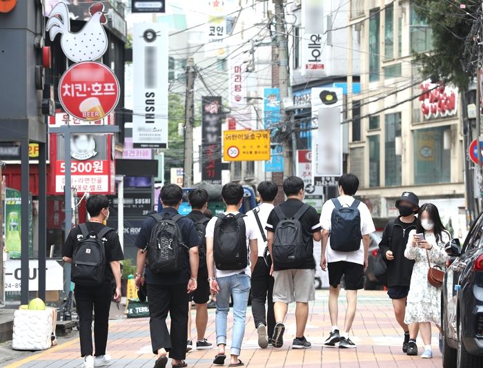 어제(29일) 국내 코로나 확진자 794명 발생···4월 이후 68일 만에 ‘최다’