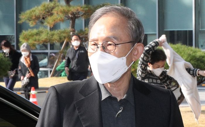 “교도소에 수감된 이명박 전 대통령에게 ‘응원 편지’를 보냈더니 답장이 왔습니다”