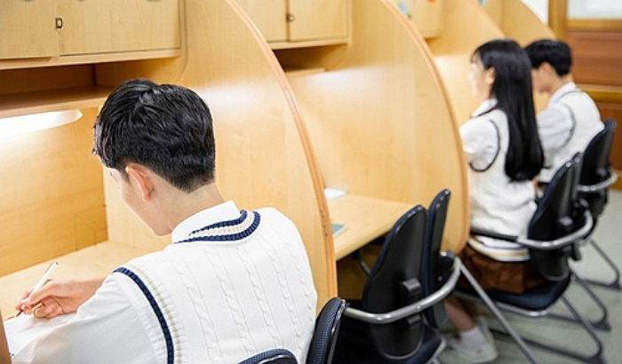 독서실 민폐 수험생에게 ‘15가지 죄목’ 손편지로 적어서 보낸 옆자리 이용자