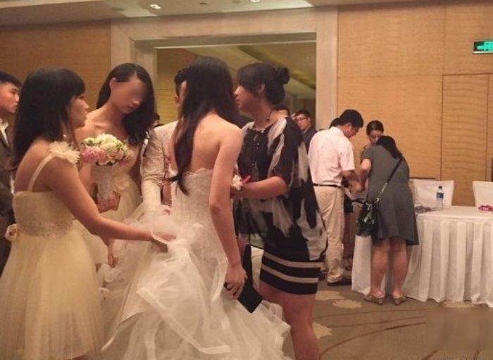 “제 들러리를 선 절친이 결혼식 도중 갑자기 신랑에게 사랑 고백을 했습니다”