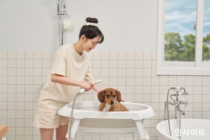 헨로포우, 서서 편하게 목욕가능한 반려동물 전용 ‘스탠드 욕조’ 출시