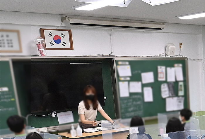 “교실 안 태극기는 일제 잔재”···경기도교육청이 철거해야 한다고 지목한 대상