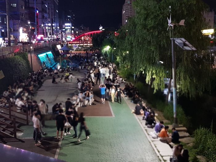 177일 만에 최다 확진자 나온 어제(2일) ‘불금러’로 가득 찬 신림동 상황