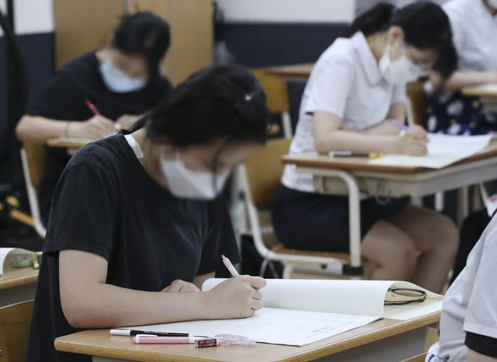 중간고사 때 수학 100점 받고 ‘코로나 결석’으로 기말고사 ‘굳히기’ 들어간 고3 학생