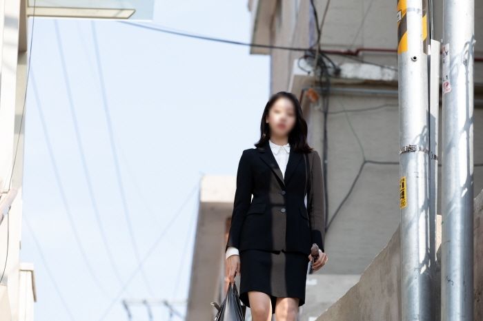 “성관계 몇 명, 자위하냐?”···20대 취준생 두번 울린 면접관의 성희롱 질문