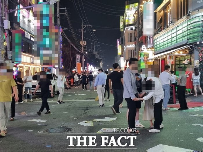 ‘감성주점 원정’ 온 서울 손님들로 가득 찬 천안 두정동 유흥가 상황