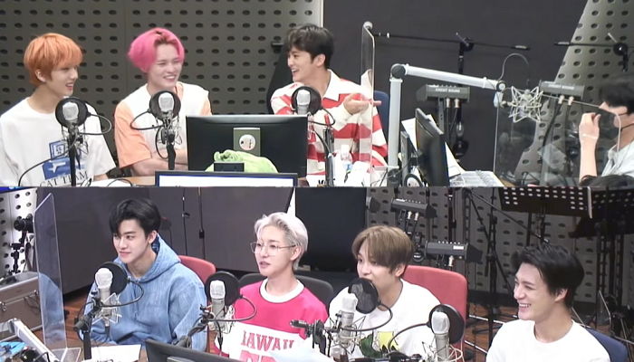 DJ 행동 손가락질하면서 따라 하고 낄낄대더니 ‘태도 논란’ 휩싸인 NCT드림 (영상)