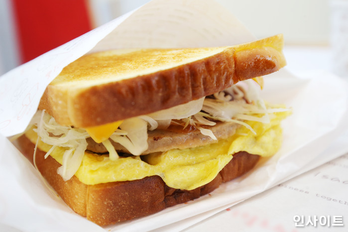 “밥이다vs간식이다”···올해도 결론 안 날 것 같은 ‘이삭토스트’ 난제