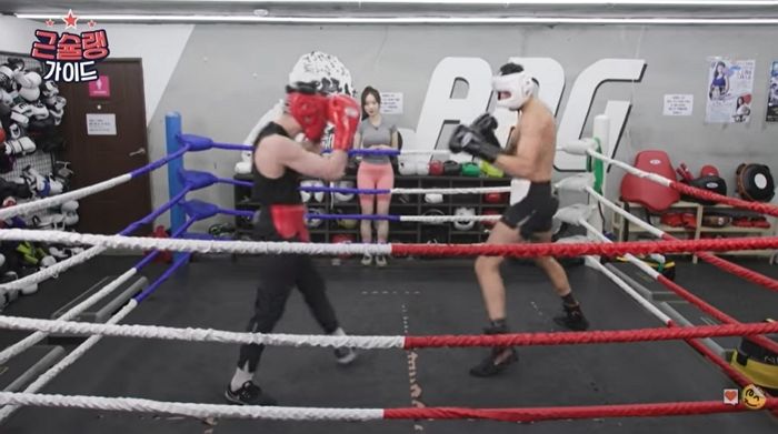 사기급 피지컬 줄리엔강과 전 복싱 동양 챔피언이 스파링한 결과 (영상)