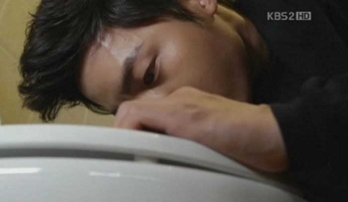 변기에서 헤엄치던 ‘쥐’ 목격하고 20분동안 변기물 내린 남성이 맞이한 결말