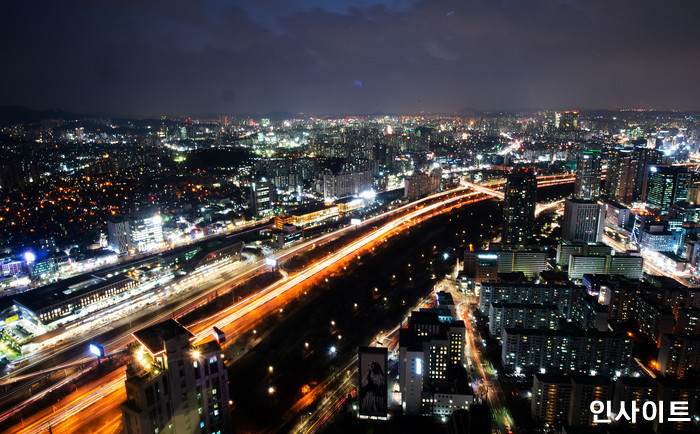 문재인 대통령 “선진국 지위 변경, 국민이 피땀으로 이룬 성과”