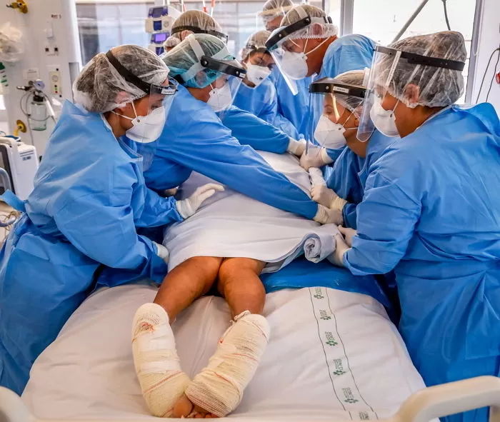 3천만원 벌겠다고 시민 2500명에게 ‘가짜 백신’ 접종한 인도 의사