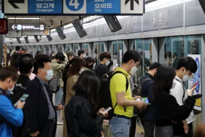 “확진자 1200명씩 나오는데 ‘KF94’ 마스크 써주시면 안 될까요?”