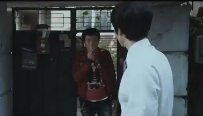 버스 앞에서 교복 입고 당당하게 담배 피워놓고 경찰 부른 고딩들 ‘역관광’시킨 버스기사님