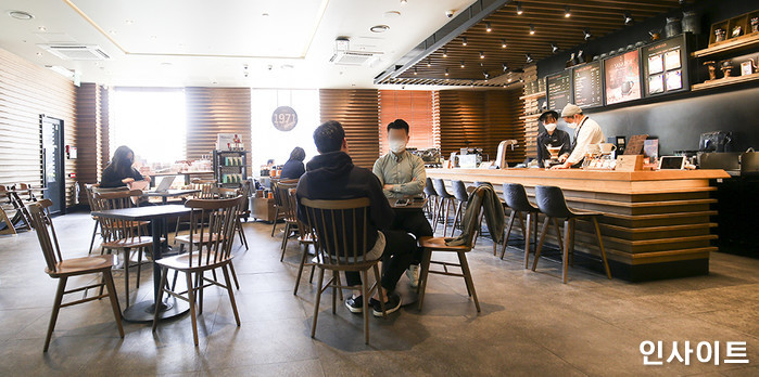 다음주부터 ‘친구 3명’끼리 카페 갔다 오후 6시 넘으면 과태료 ‘10만원’