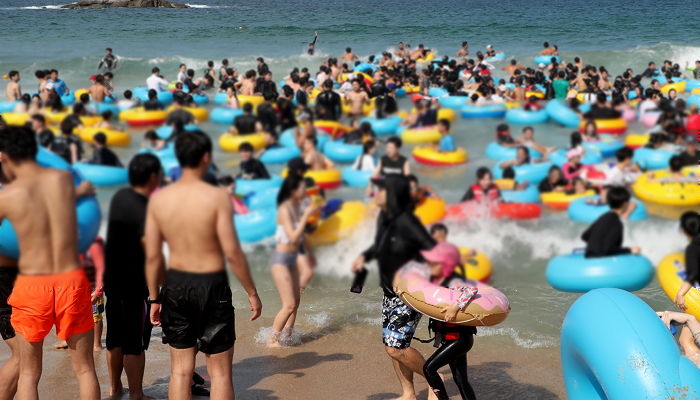 “차량 2천만대 예상”···동해안 해수욕장 개장에 강원도 객실 벌써 ‘만실’