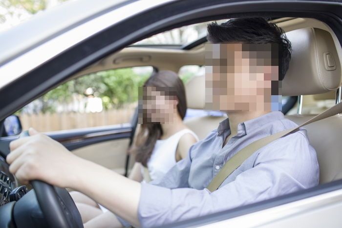 “100일 기념 여행에서 여자친구가 제 ‘벤츠 e클래스’에 똥을 지렸습니다”