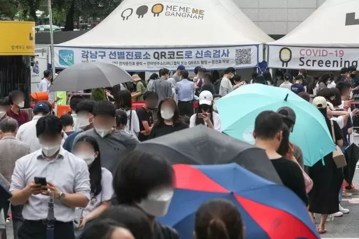 정부 “4명 이상 등산하고 6시까지 하산하지 않으면 방역수칙 위반”