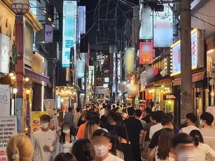 주말 불구하고 오늘(10일) 오후 10시 기준 신규 확진자 1,238명