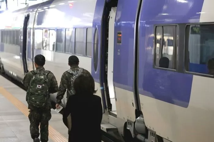 퇴근길 마주친 22사단 수색대 병사에게 ‘용돈 5만원’ 쥐어주고 간 22사단 정찰대 출신 남성