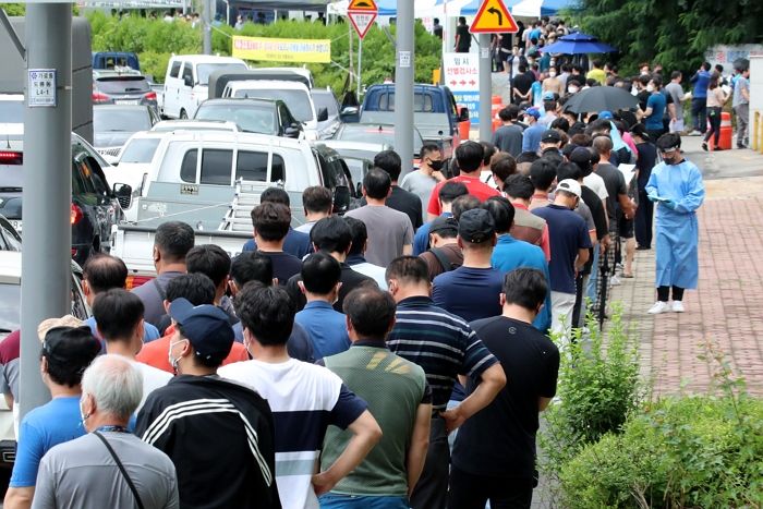 확진자 3명 중 1명은 ‘변이 바이러스’ 감염자···델타가 알파 변이보다 많다