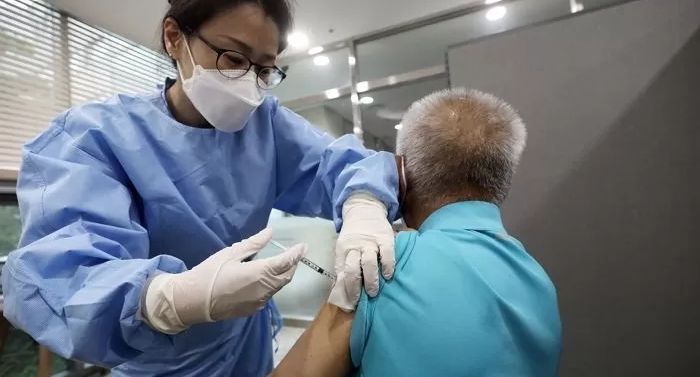 55∼59세 백신 접종 사전예약 일시 중단···백신 보유물량 전부 소진