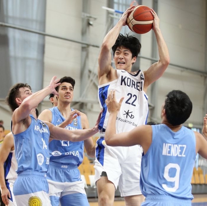 세계 U-19 농구대회 참여한 16개국 중 15위한 한국 대표팀에게 칭찬이 쏟아진 이유