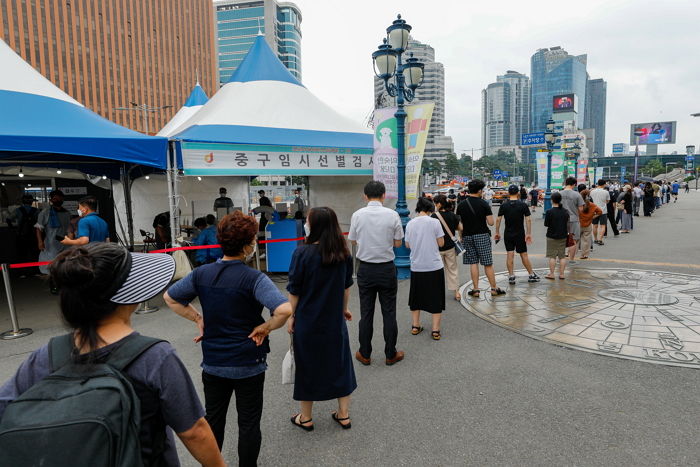 무섭게 폭증하던 서울 확진자 ‘더’ 폭증···오후 6시 기준 563명