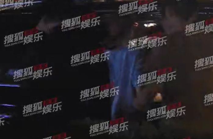 다른 여자 무릎에 앉힌 모습 찍혀 ‘불륜’ 의혹 나온 추자현 남편 우효광