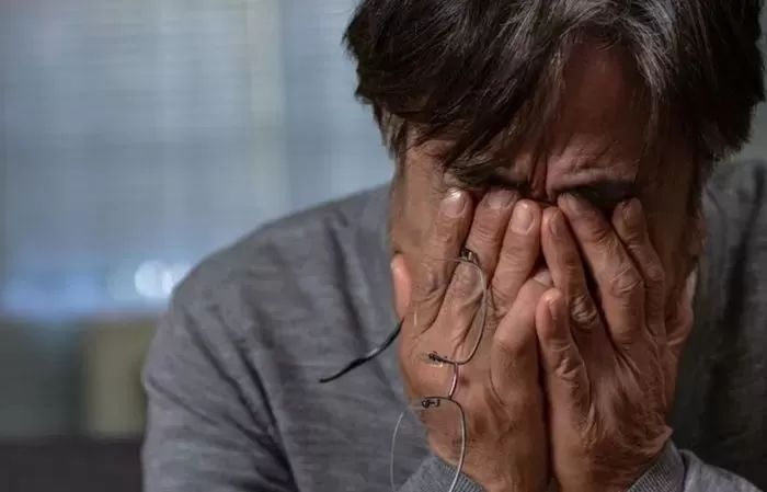 “얀센 맞은 30살 아들이 갑자기 정신착란 증세 보이더니 추락사했습니다”