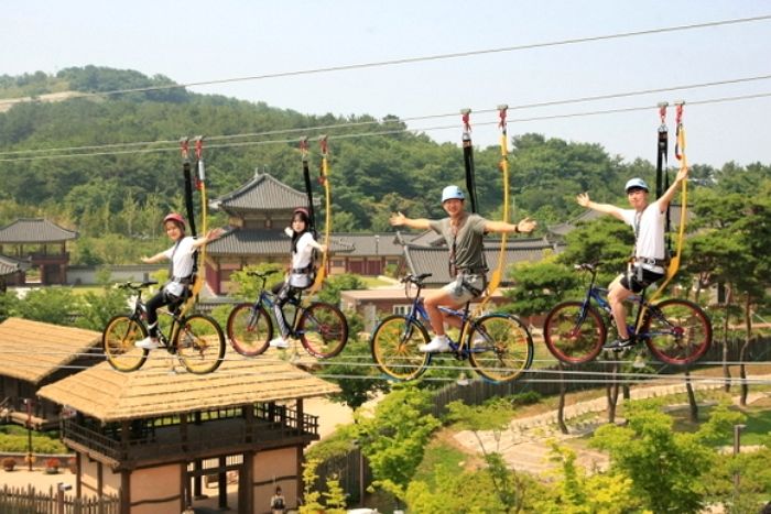 자전거 못 타는 사람도 발만 구르면 탈 수 있는 ‘하늘 자전거’ 테마파크