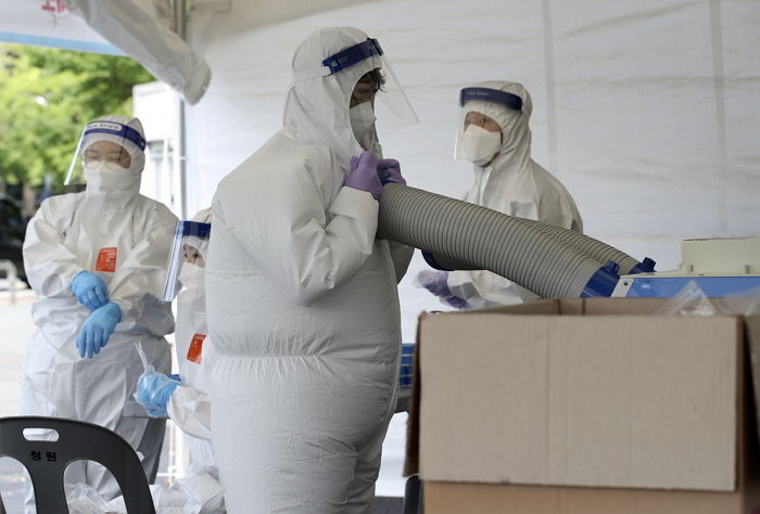 “주말 기준 역대 최다”···어제(17일), 국내 코로나 확진자 1,454명 발생