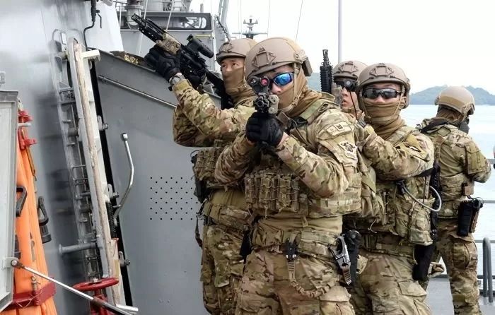 청해부대서 코로나19 확진자 61명 추가···누적 68명