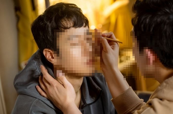 평소 잠자리 피하던 남친이 ‘여장 남자’들과 밤마다 나누던 충격적인 채팅