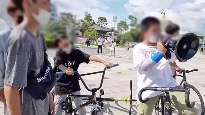 “빨갱이세요?” 미군철수 시위하는 진보단체에 ‘루삥뽕’ 드립치는 전라도 광주 초등학생 (영상)