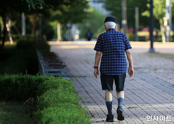 전기 수요 예측 실패한 정부 “공공기관, 교대로 ‘에어컨’ 끄라”