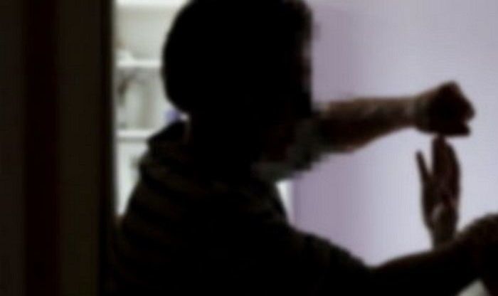 “돈 받고 일하면서 졸고 있냐”···70대 경비원 무참히 폭행한 50대 남성