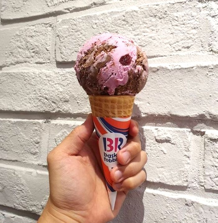 상큼달콤한 ‘체리쥬빌레’에 초콜릿 왕창 때려 박은 배라 ‘신상’ 아이스크림