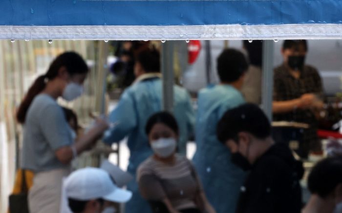 어제(20일) 국내 코로나 확진자 1,784명 최다 기록···짧고 굵은 ‘4단계’ 사실상 실패